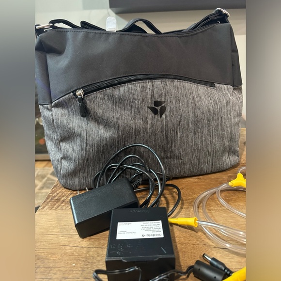 Medela Pump Bundle - Picture 5 of 8